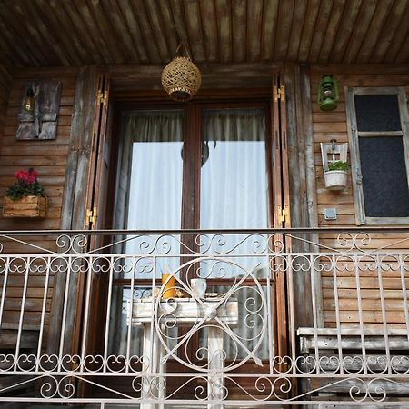 アラコバ Agiaz' Bed & Breakfast エクステリア 写真