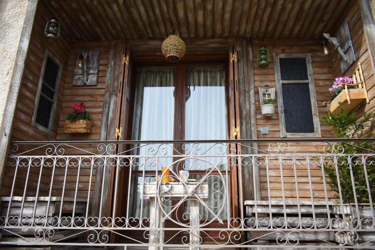 アラコバ Agiaz' Bed & Breakfast エクステリア 写真